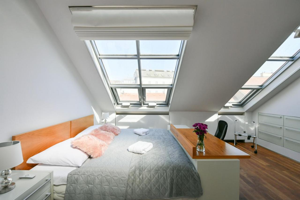 Luxury Central Penthouse With Sauna, Terrace, 250M2, 5Bdrm, 3Bthrm 프라하 외부 사진
