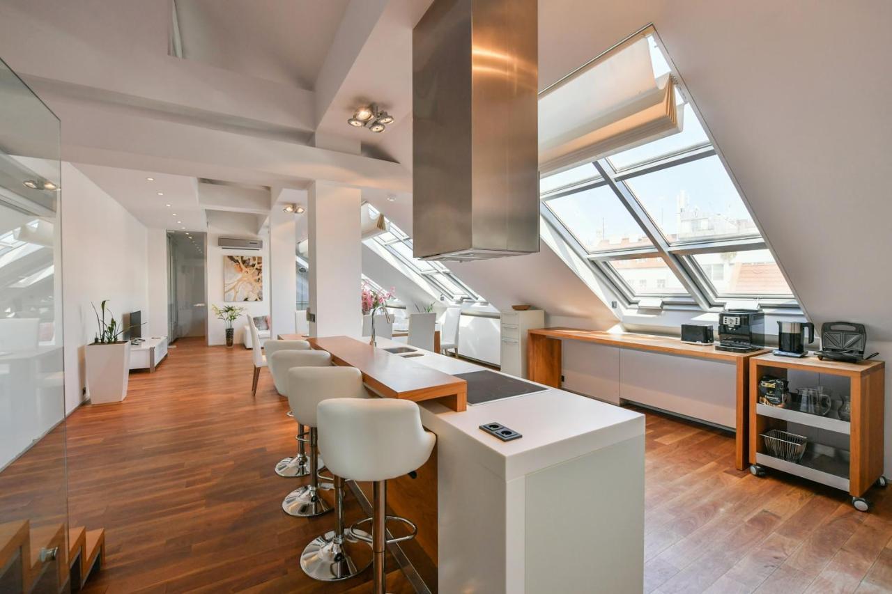 Luxury Central Penthouse With Sauna, Terrace, 250M2, 5Bdrm, 3Bthrm 프라하 외부 사진