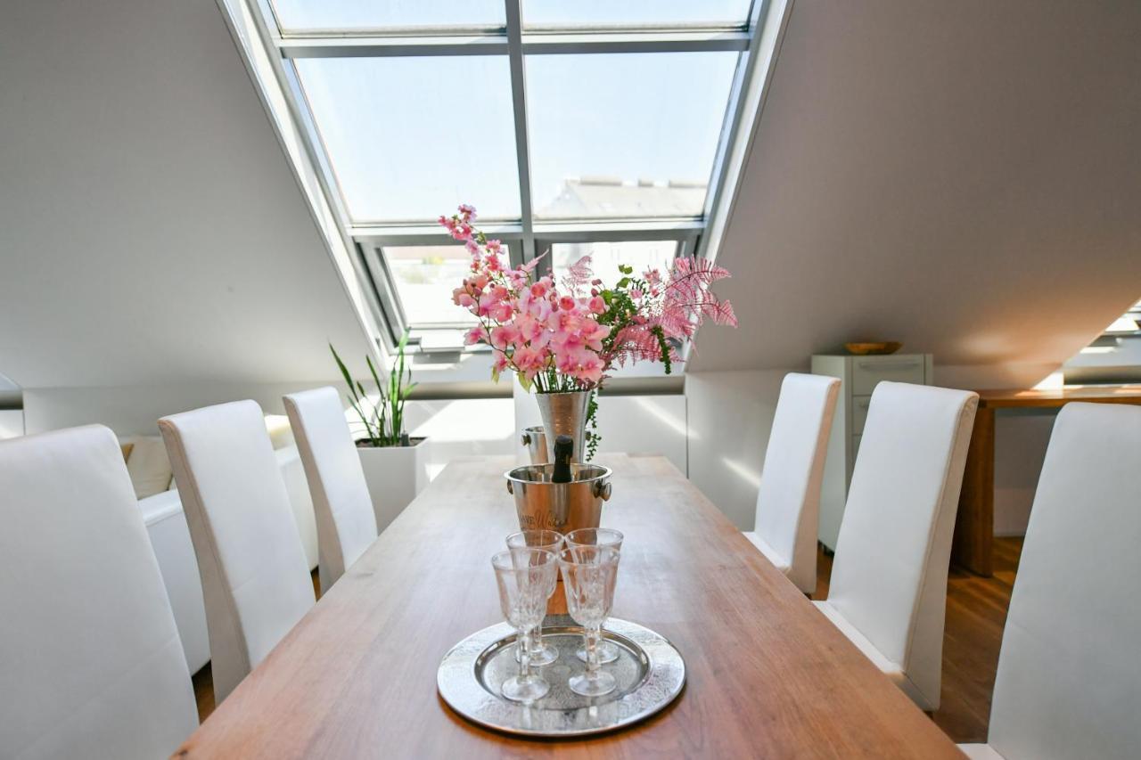 Luxury Central Penthouse With Sauna, Terrace, 250M2, 5Bdrm, 3Bthrm 프라하 외부 사진