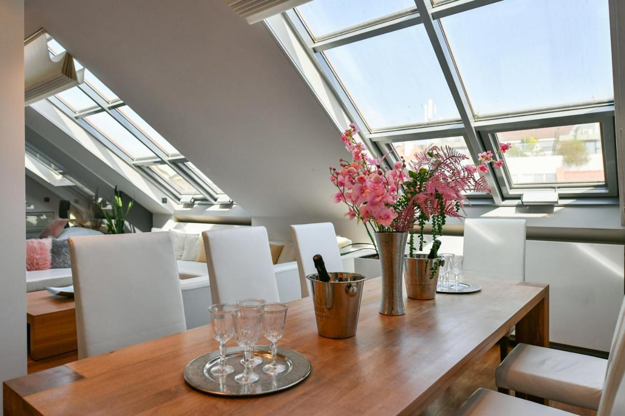 Luxury Central Penthouse With Sauna, Terrace, 250M2, 5Bdrm, 3Bthrm 프라하 외부 사진