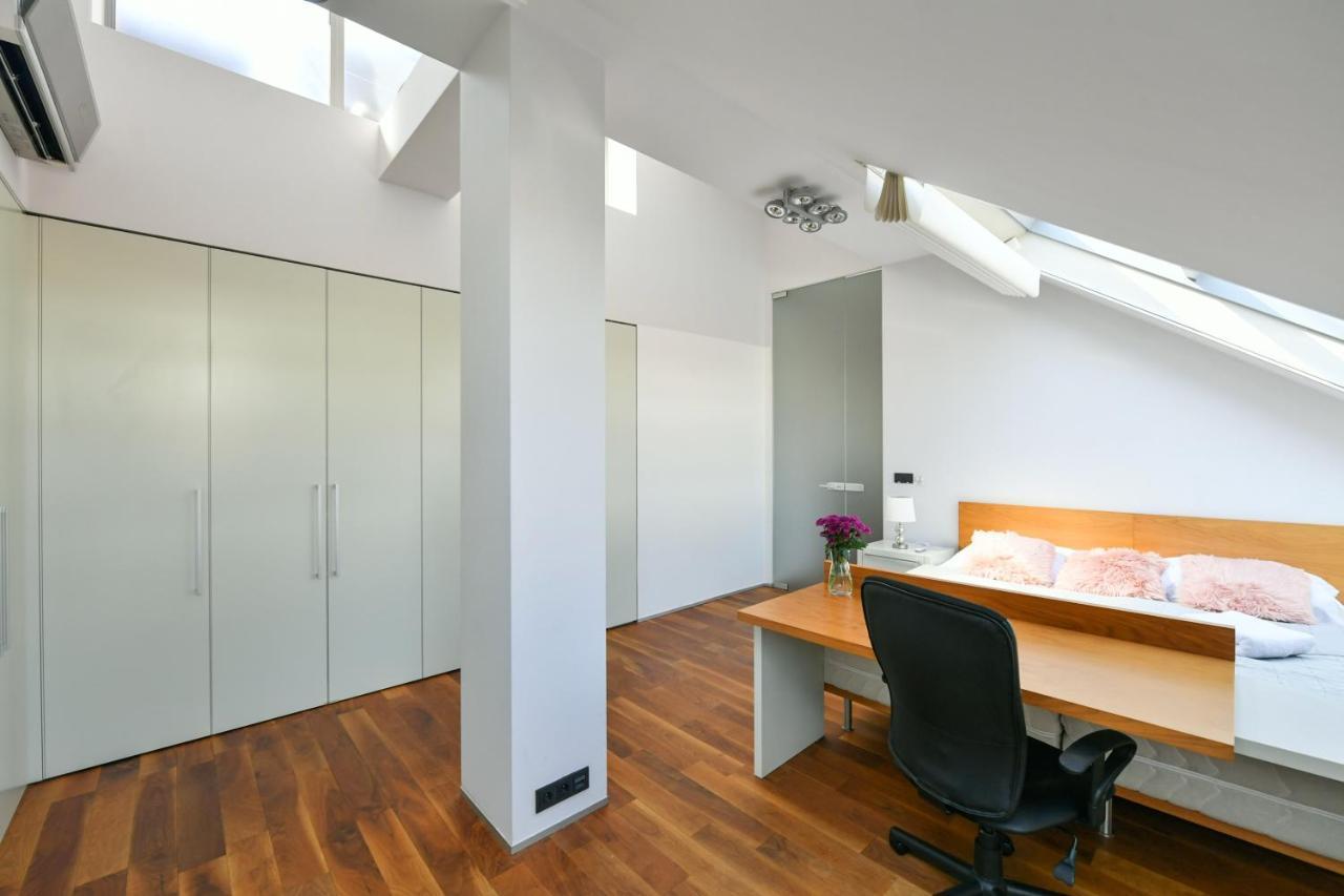 Luxury Central Penthouse With Sauna, Terrace, 250M2, 5Bdrm, 3Bthrm 프라하 외부 사진