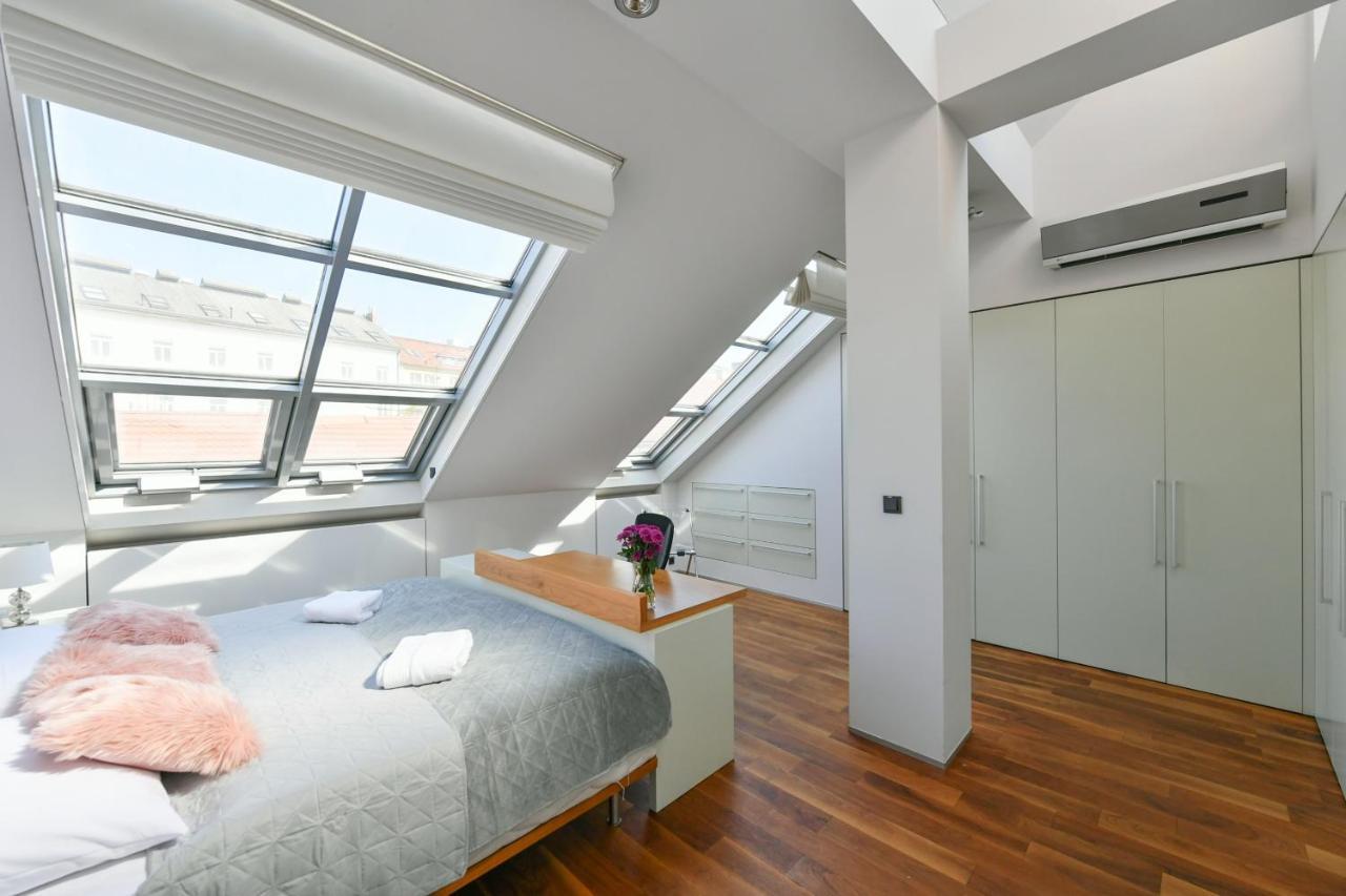 Luxury Central Penthouse With Sauna, Terrace, 250M2, 5Bdrm, 3Bthrm 프라하 외부 사진